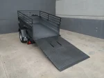Remolque portamaquinaria industrial basculante 750 kg – con rampa de carga y ruedas exteriores - Imagen 2