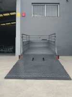 Remolque portamaquinaria industrial basculante 750 kg – con rampa de carga y ruedas exteriores - Imagen 5