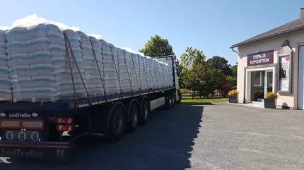 Pellets de madera en sacos de 15 kg para calefacción en tres camiones completos